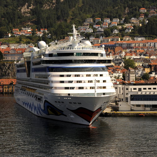 Aida Luna (German Cruise Ship), Bergen in Background