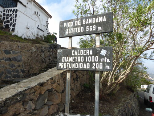[Sign for Bandama Caldera on Grand Canary] style=