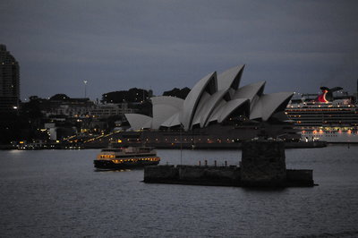 [Sydney Opera House and Cruise Ship]